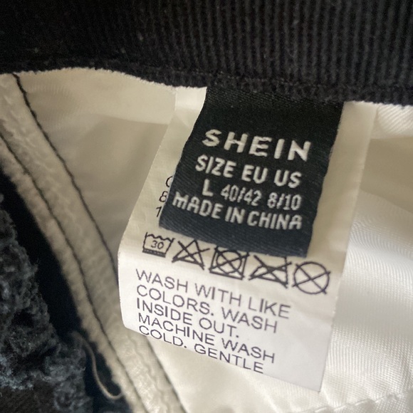 Black and white shorts size: large - Picture 5 of 5